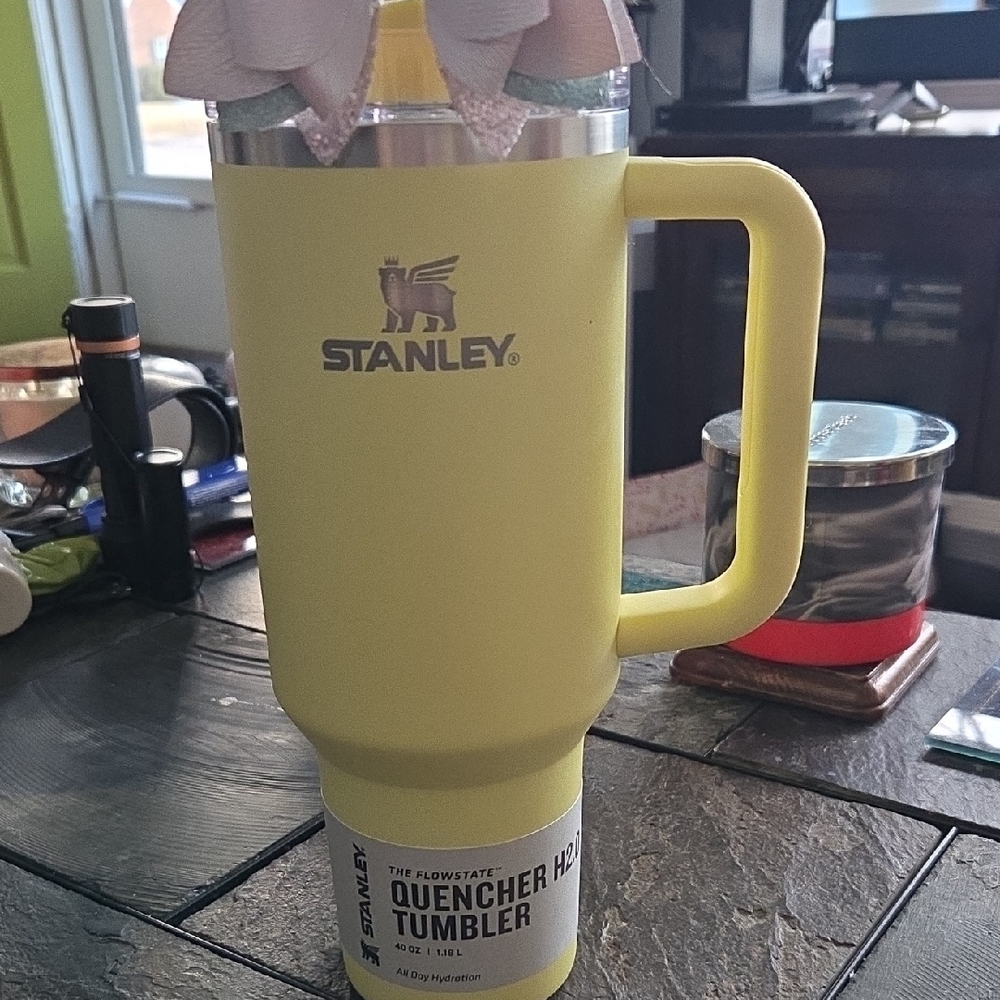 Stanley Limited Release Lemonade 40oz Quencher With Custom Bow